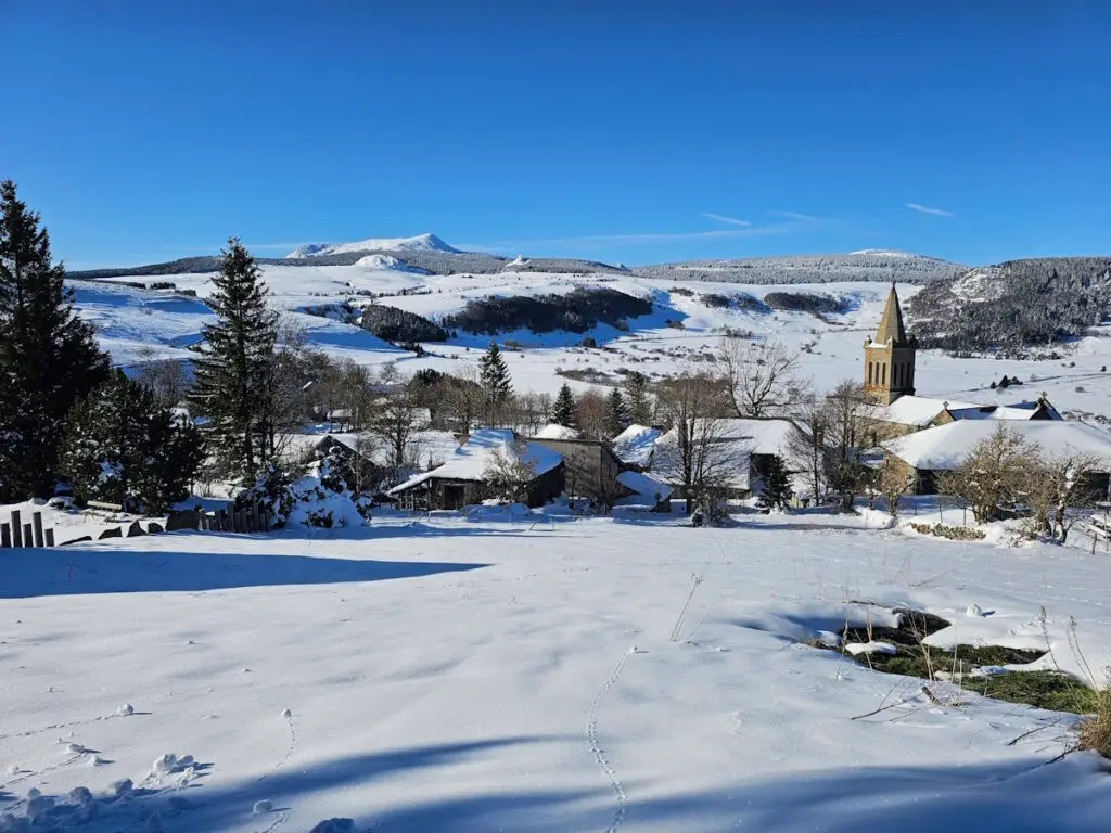 Mont Mezenc en hiver, vu de Chaudeyrolles