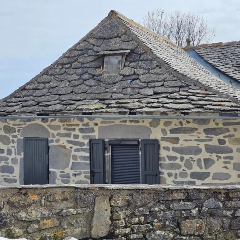 Maison en lauze à Chaudeyrolles